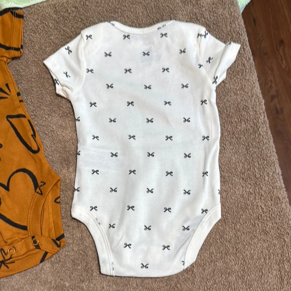 Carter’s Heart and Star Print And Bow Print  Onesie 2 Piece Bundle 3 Months